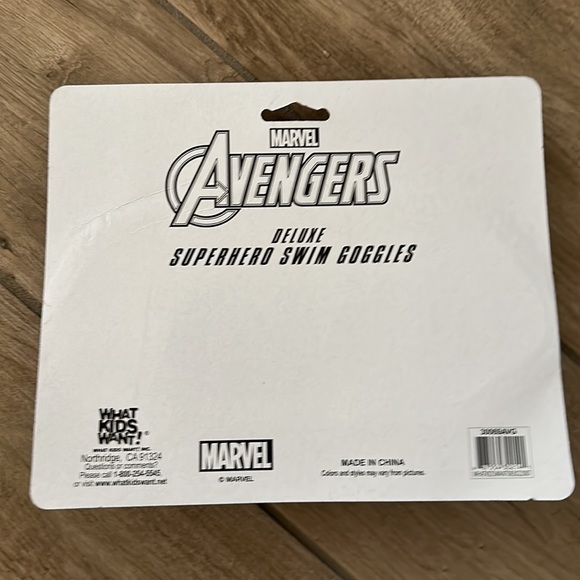 Marvel Avengers Deluxe Superhero Swim Googles NEW - Picture 3 of 3